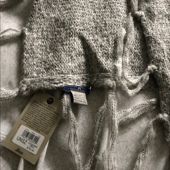 Bass & Co knit poncho (grey) - Picture 2 of 2
